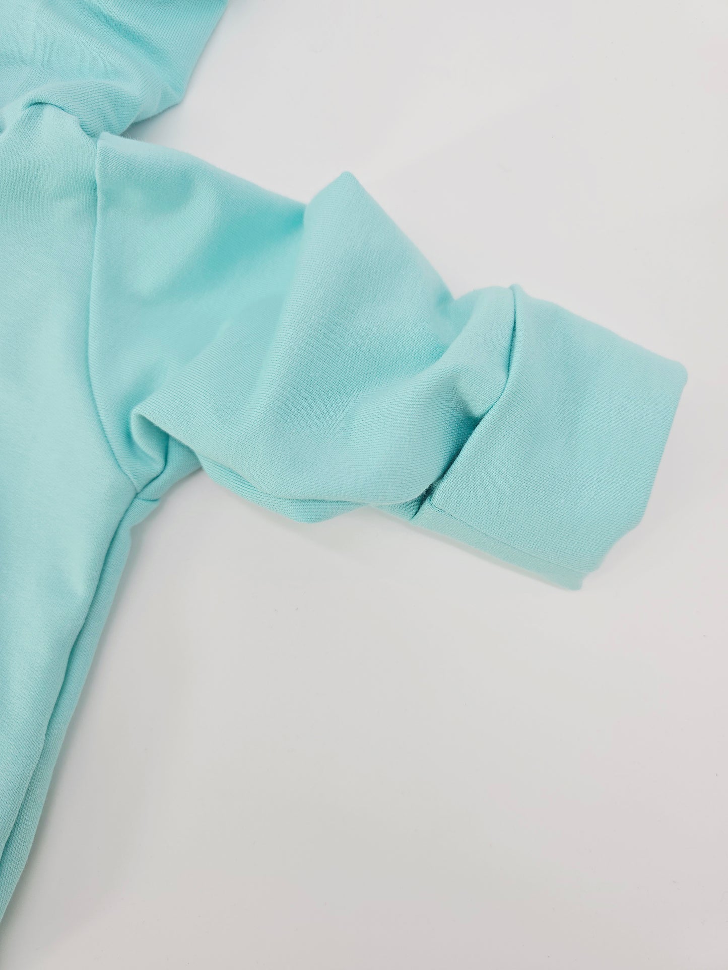 Individuell personalisierbarer Hoodie für Babys und Kinder in verschiedenen Farben erhältlich.