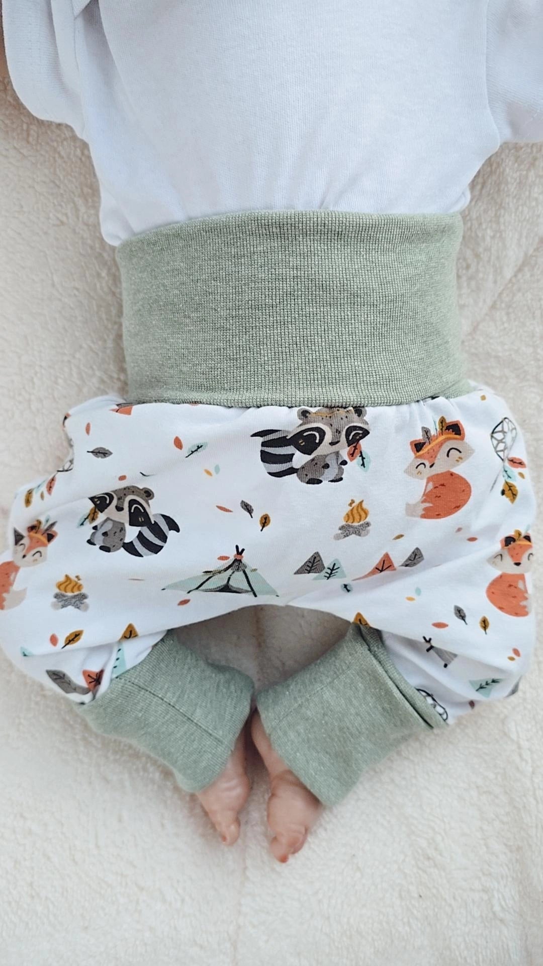 Baby Pumphose für Babys und Kleinkinder. In vielen verschiedenen Farben und Motiven erhältlich.