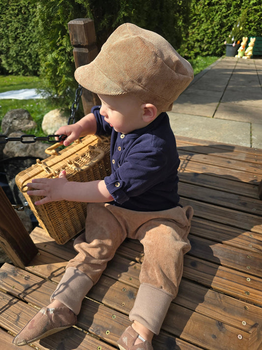 Bequeme Knickerbocker aus Cord für Jungen und Mädchen in drei wunderschönen Farben erhältlich.