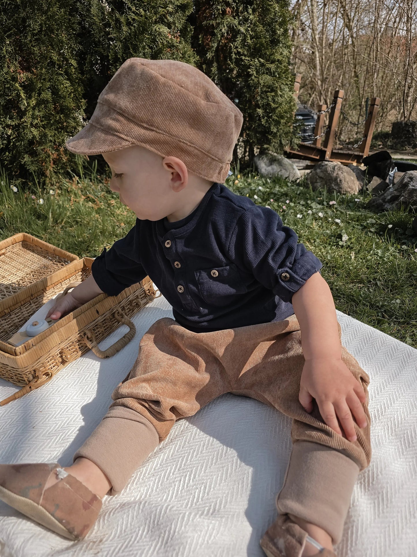 Bequeme Knickerbocker aus Cord für Jungen und Mädchen in drei wunderschönen Farben erhältlich.