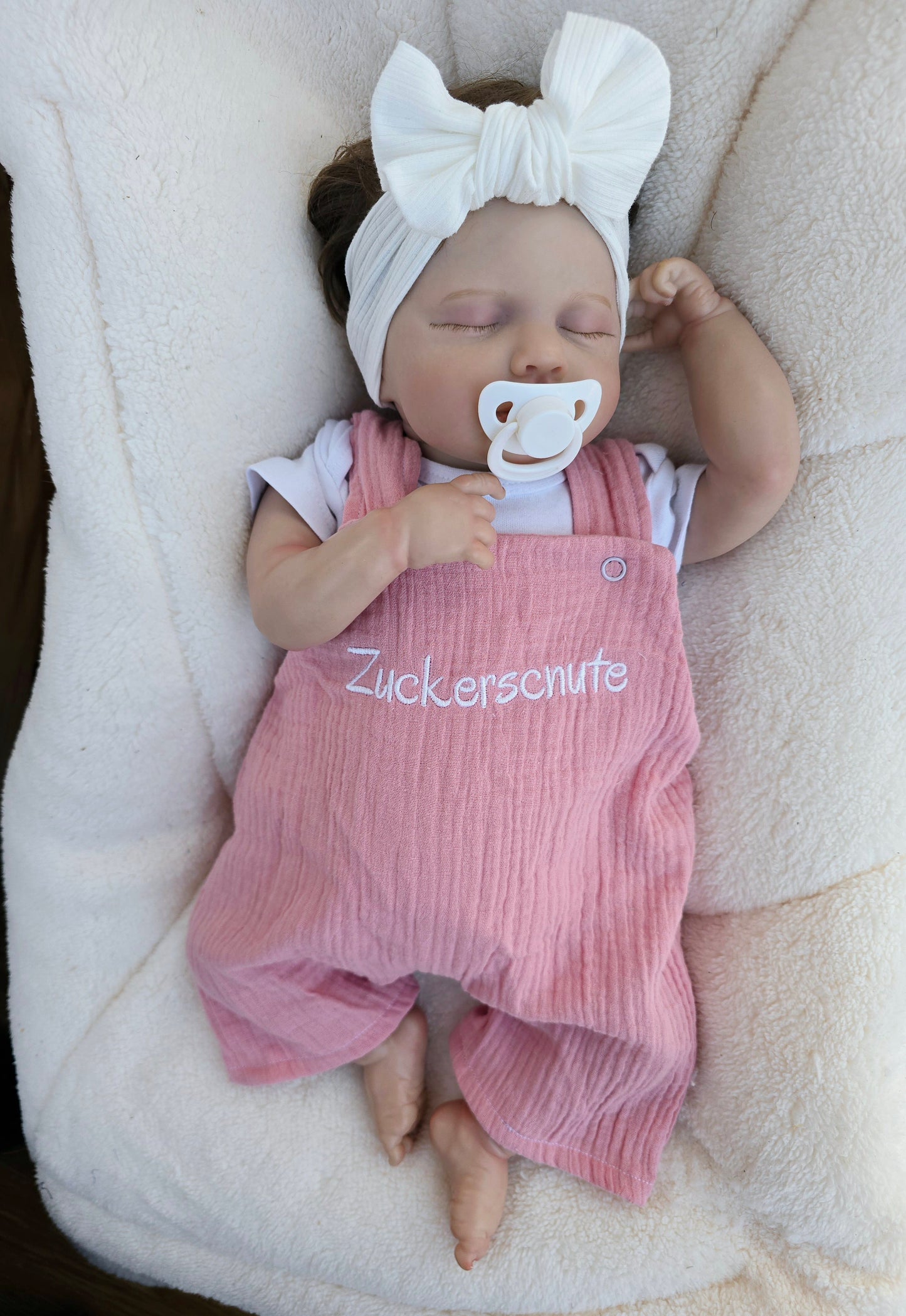 Baby und Kinder Latzhose aus Musselin. Individuell Personalisierbar, in vielen verschiedenen Farben erhältlich.