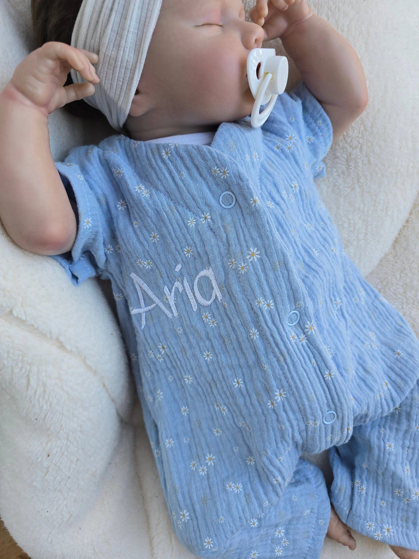 Baby Musselin Overall kurarm in vielen verschiedenen Farben und Mustern erhältlich.