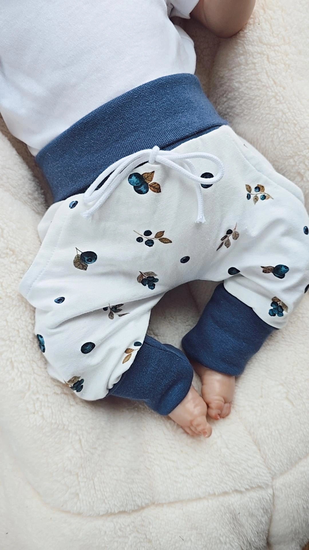 Baby Pumphose für Babys und Kleinkinder. In vielen verschiedenen Farben und Motiven erhältlich.