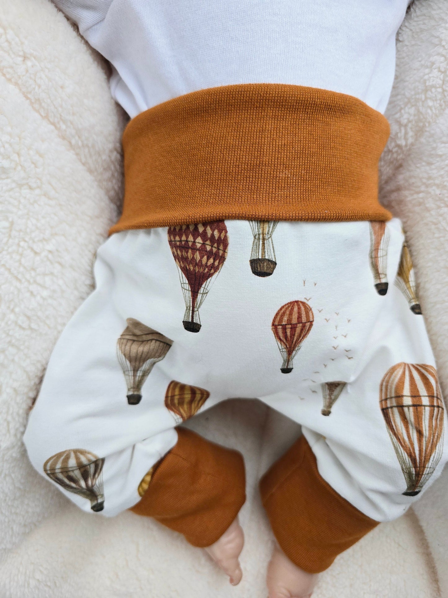 Baby Pumphose für Babys und Kleinkinder. In vielen verschiedenen Farben und Motiven erhältlich.