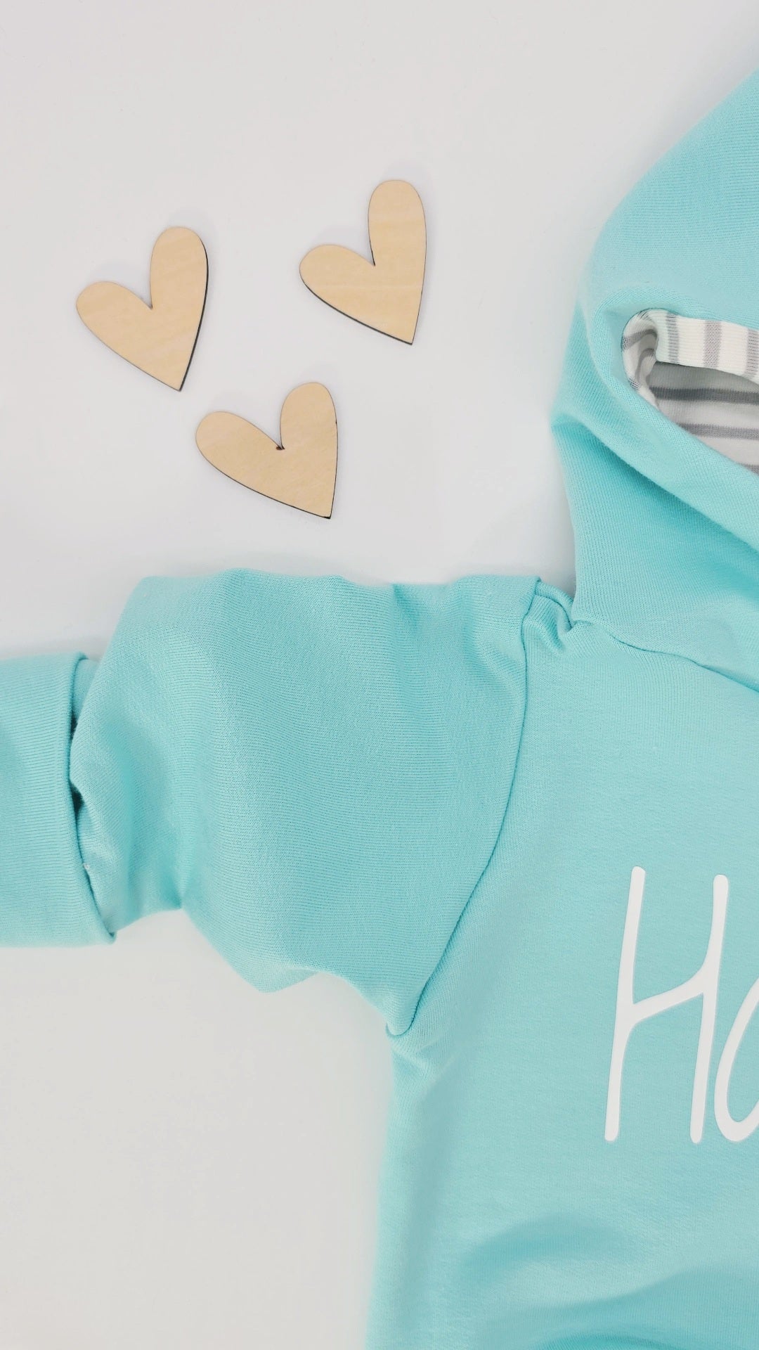 Individuell personalisierbarer Hoodie für Babys und Kinder in verschiedenen Farben erhältlich.
