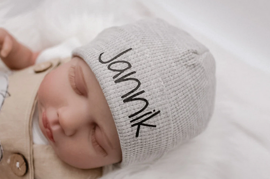 personalisierte Mütze aus Ripp-Jersey für Babys und Kinder.