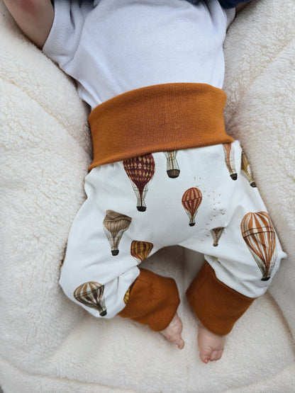 Baby Pumphose für Babys und Kleinkinder. In vielen verschiedenen Farben und Motiven erhältlich.