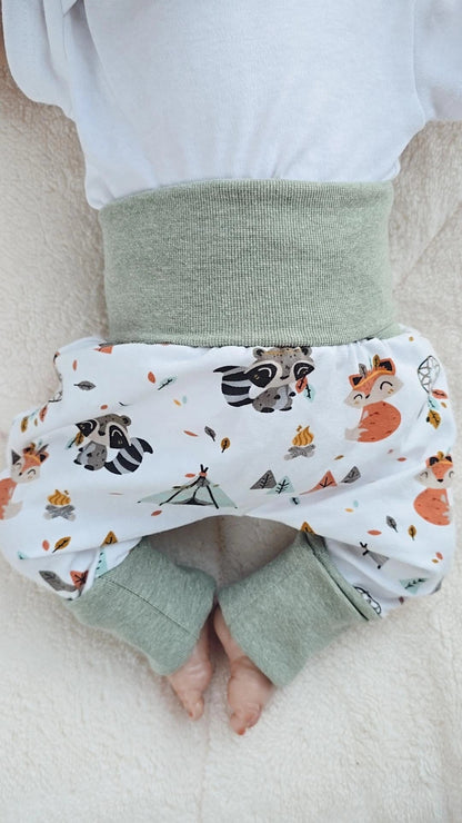 Baby Pumphose für Babys und Kleinkinder. In vielen verschiedenen Farben und Motiven erhältlich.