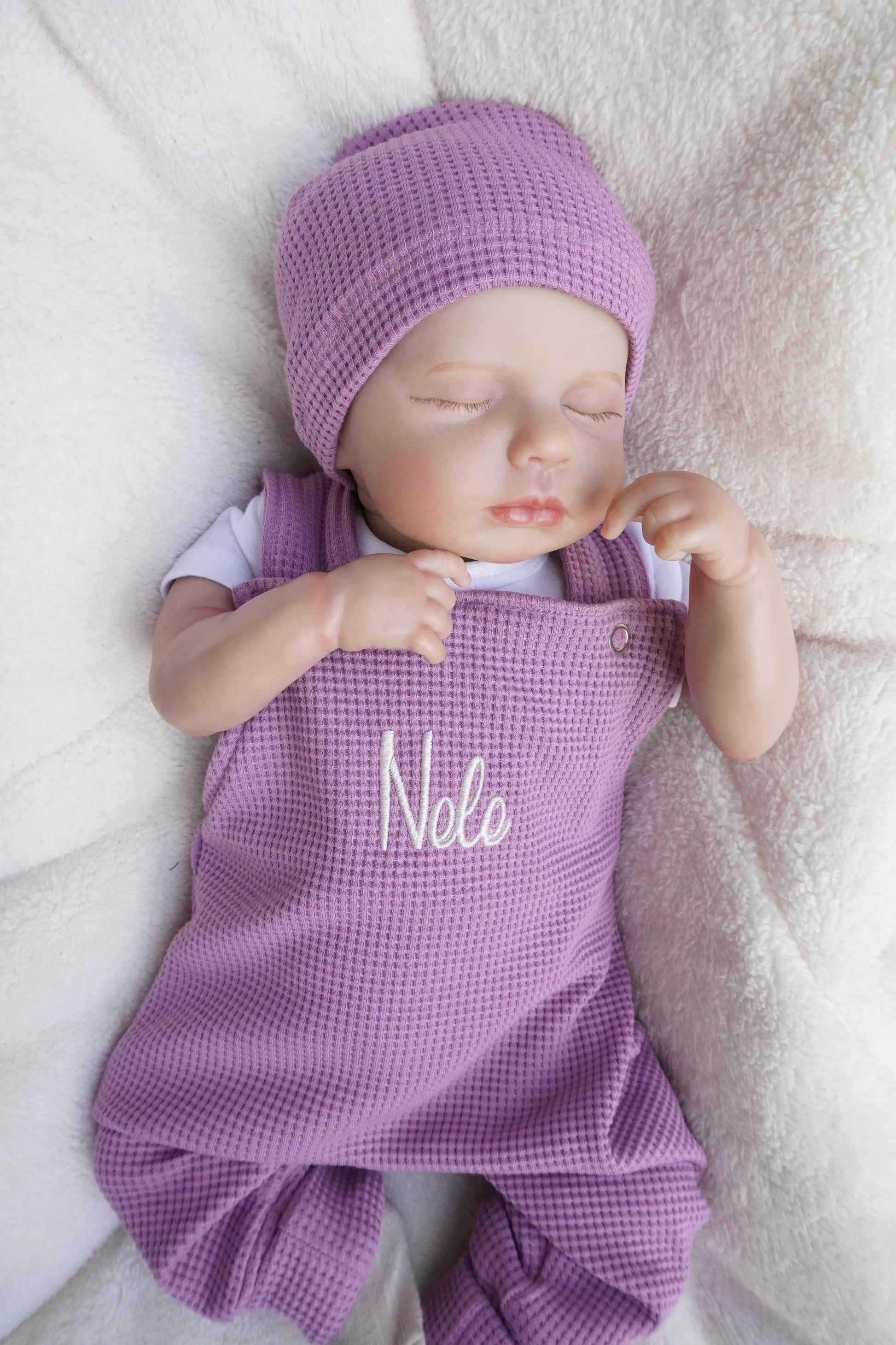 In Deutschland handgemachte Babylatzhose individuell personalisierbar für Mädchen und Jungen.