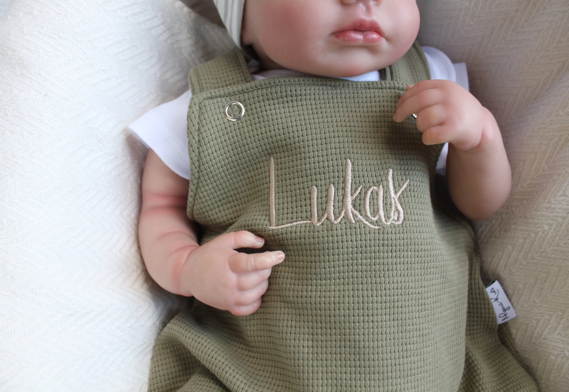 bestickte Latzhose für Babys