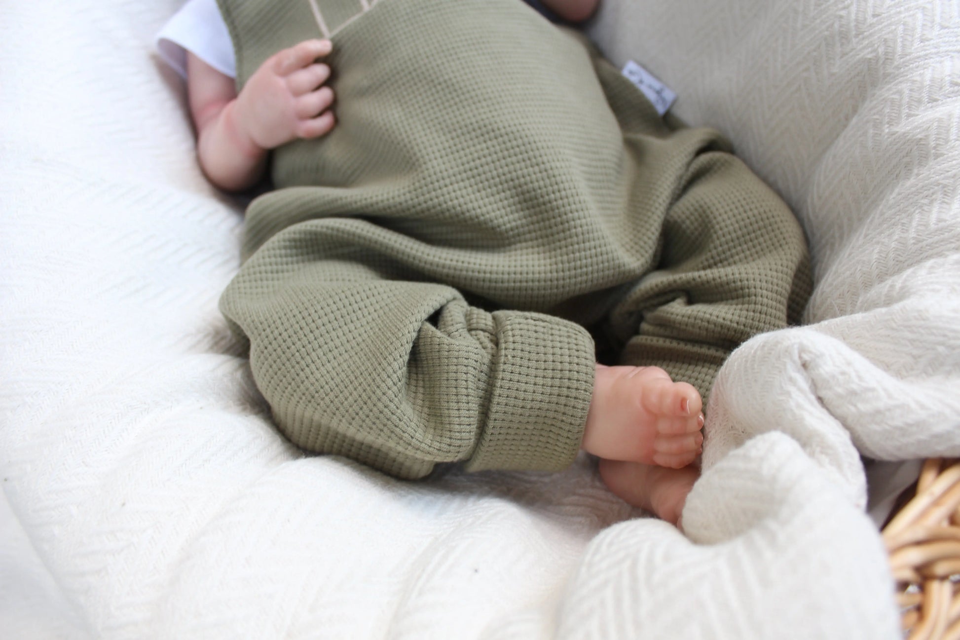 Individuell bestickbare Latzhose| Waffelstrick Myawi-Kids
