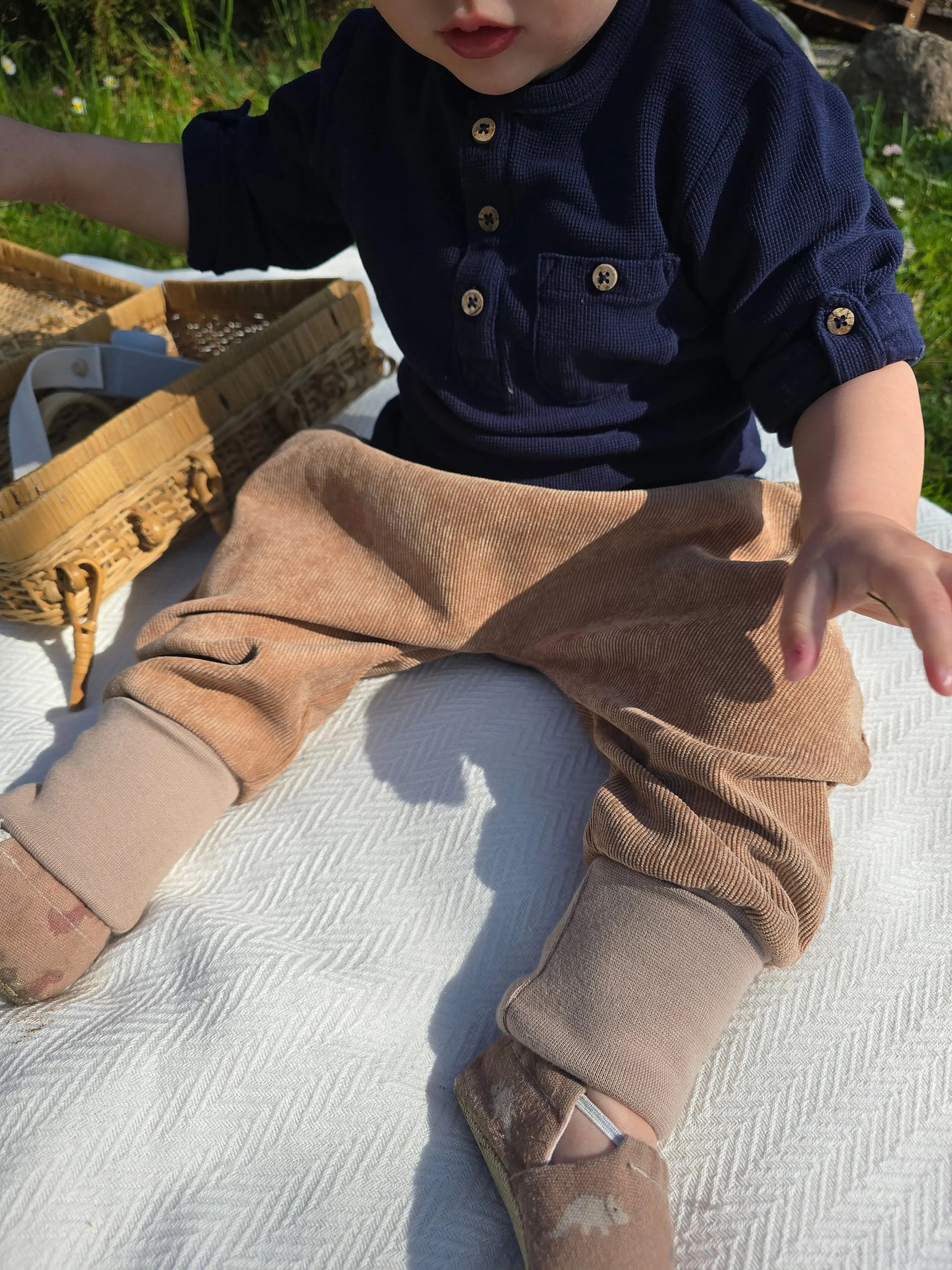 Bequeme Knickerbocker aus Cord für Jungen und Mädchen in drei wunderschönen Farben erhältlich. 