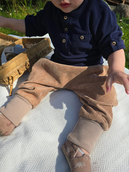 Bequeme Knickerbocker aus Cord für Jungen und Mädchen in drei wunderschönen Farben erhältlich. 