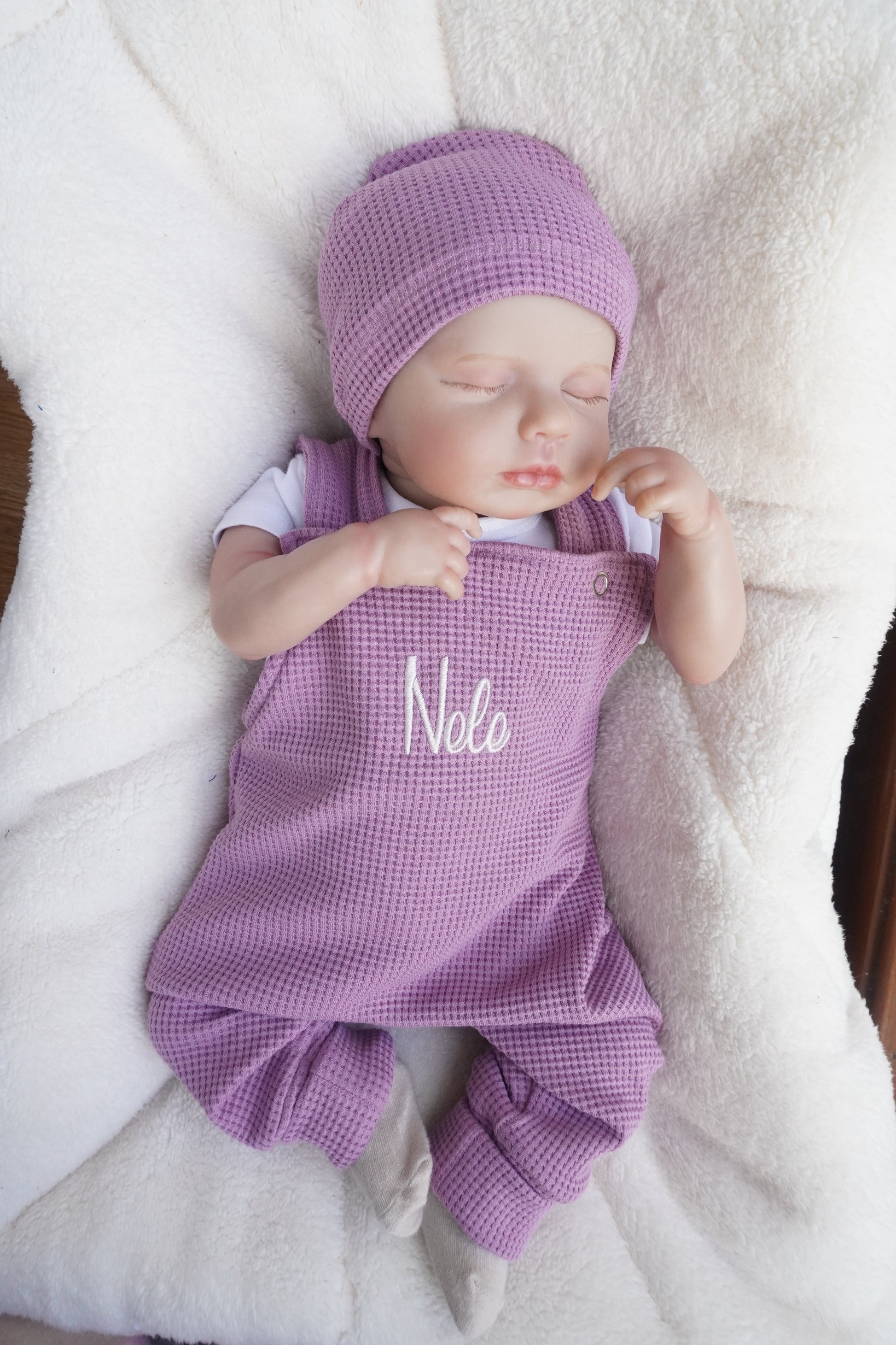 In Deutschland handgemachte Babylatzhose individuell personalisierbar für Mädchen und Jungen.