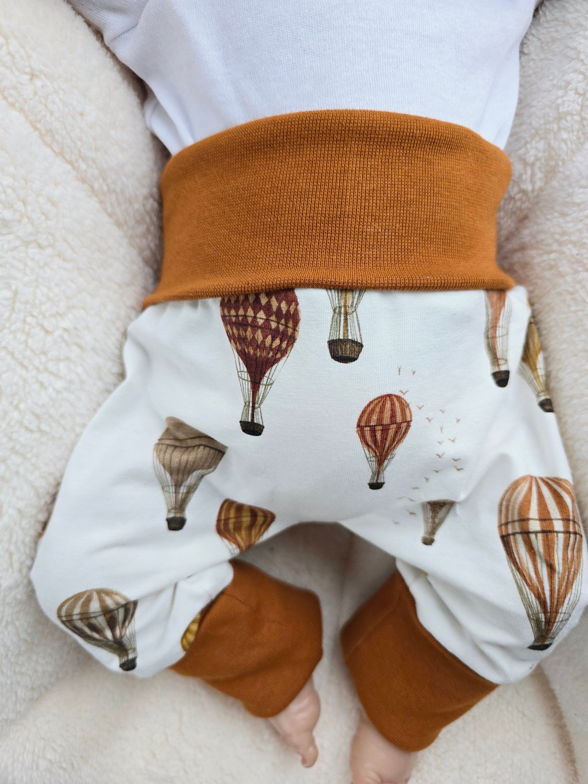 Baby Pumphose für Babys und Kleinkinder. In vielen verschiedenen Farben und Motiven erhältlich.