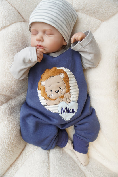 Baby Strampler Handgemacht aus Deutschland mit Applikation und individueller Personalisierung. In vielen Farben vorhanden. 